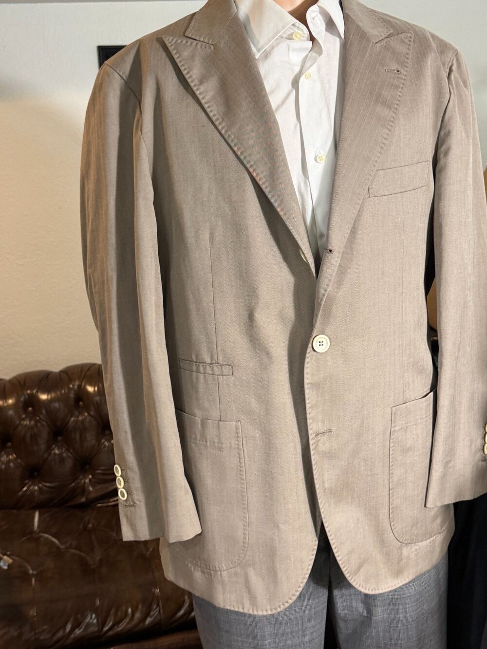 Brunello Cucinelli Beige Peak Lapel Herringbone Cotton Blazer 52 42R Tan